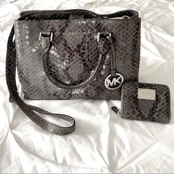 Michael Kors Handbags - Michael Kors Savannah Gray Snakeskin Leather Satchel Handbag Wallet Set